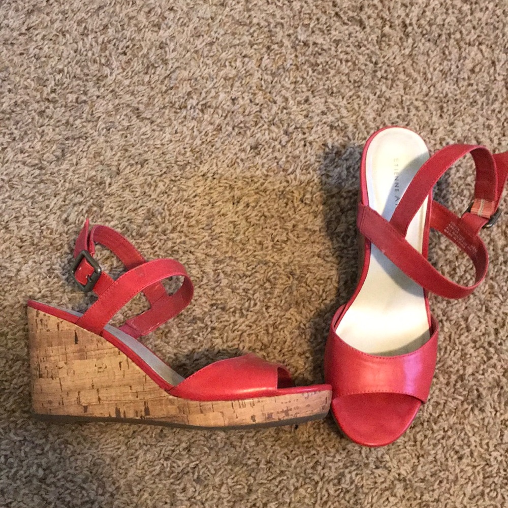 Etienne Aigner wedges